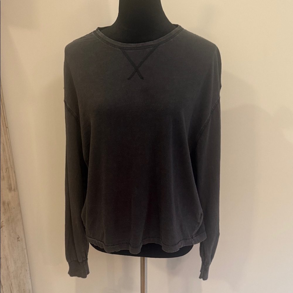 Universal Threads Soft Washed Black Women's Long-Sleeve Pullover Top